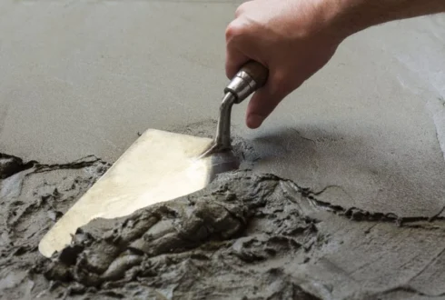 Comment choisir le bon ciment-colle pour vos travaux ? Le guide YesInnov